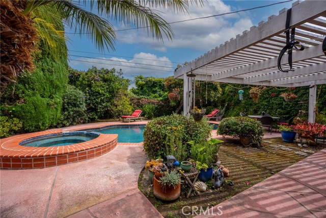 Detail Gallery Image 6 of 14 For 6351 Gloria Dr, Huntington Beach,  CA 92647 - 4 Beds | 2 Baths