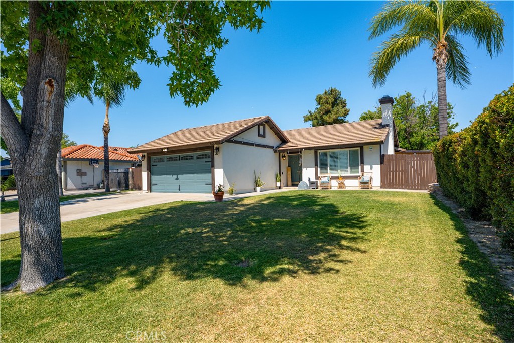 685 S Smoketree Avenue