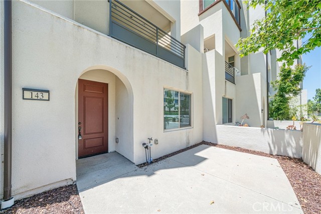 Detail Gallery Image 5 of 33 For 143 Frame, Irvine,  CA 92618 - 3 Beds | 3/1 Baths