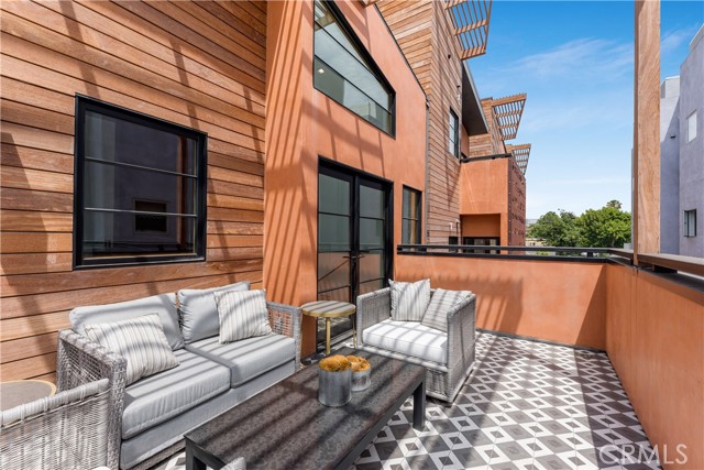 1035 1/2 N Vista Street, West Hollywood CA: https://media.crmls.org/medias/0f5f7c69-0810-421c-9a99-43c74d180d27.jpg