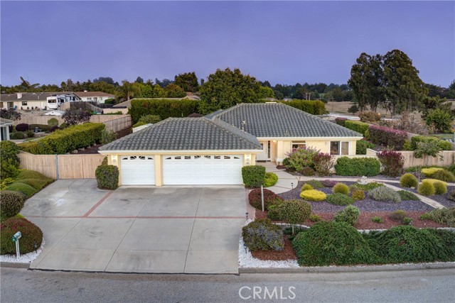 585 Red Tail Meadow Lane, Arroyo Grande CA: https://media.crmls.org/medias/0f5f9b1c-7eda-4566-b9d6-336d929c328e.jpg