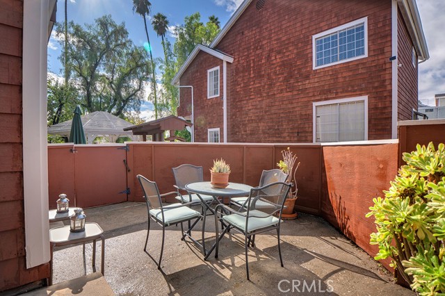 Detail Gallery Image 6 of 34 For 19431 Sherman Way #10,  Reseda,  CA 91335 - 2 Beds | 2/1 Baths