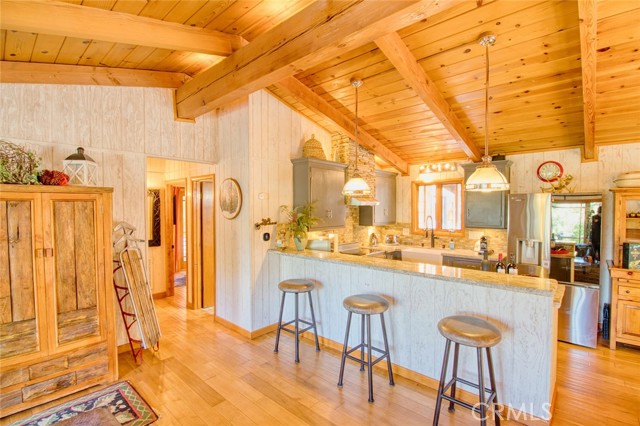 5475 Acorn Trail, Wrightwood CA: https://media.crmls.org/medias/0f6086c1-b72c-4434-b859-bc3d9960fbf1.jpg