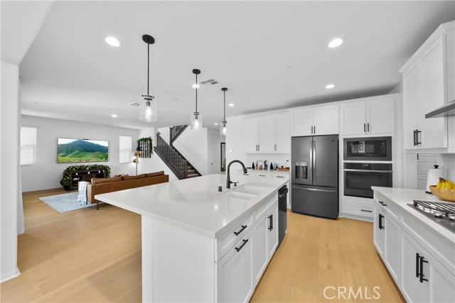 11298 Finders Court, Corona CA: https://media.crmls.org/medias/0f61b059-64aa-4d7d-b8cf-311fcb868605.jpg