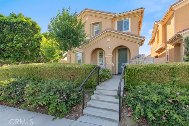 7271 Enclave Drive, Eastvale CA: https://media.crmls.org/medias/0f61c146-f5e8-4113-8a51-e0bd5ad73b94.jpg