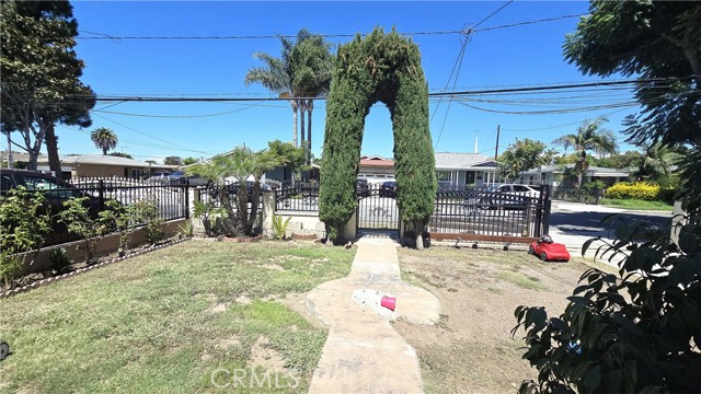 3142 W 112th W Street, Inglewood CA: https://media.crmls.org/medias/0f63017f-c875-43b6-b9e0-672e7f8f8c62.jpg