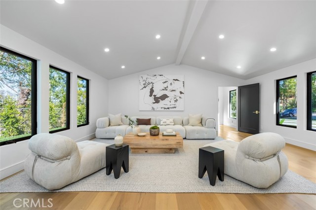 5019 Donna Avenue, Tarzana CA: https://media.crmls.org/medias/0f639a41-c266-4959-bedf-cca9237aacc1.jpg