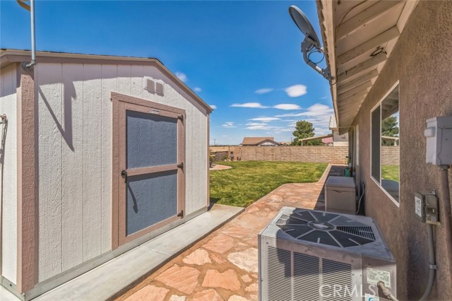Detail Gallery Image 5 of 30 For 15248 Wildflower Ln, Helendale,  CA 92342 - 3 Beds | 2 Baths