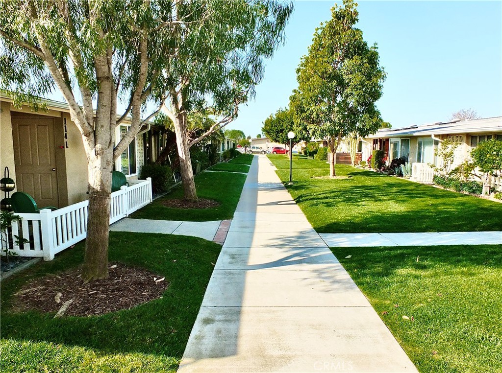https://media.crmls.org/medias/0f64d596-2159-4700-b77e-e0157a7cf80a.jpg?preset=X-Large
