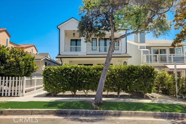 Detail Gallery Image 3 of 55 For 512 1/2 Jasmine Ave, Corona Del Mar,  CA 92625 - 2 Beds | 2/1 Baths