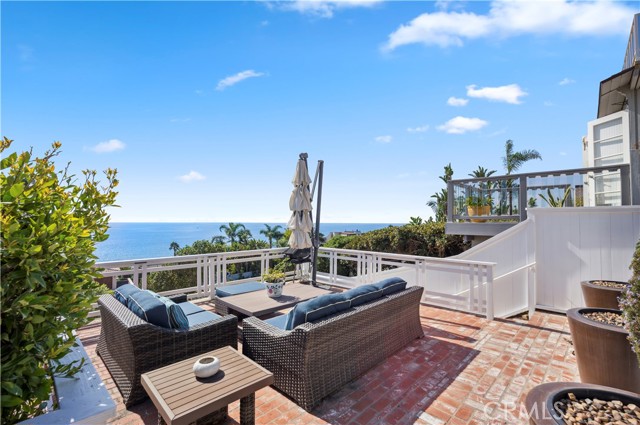 32086 Coast Highway, Laguna Beach CA: https://media.crmls.org/medias/0f674320-dfdf-4820-aa19-a2e432a032f1.jpg