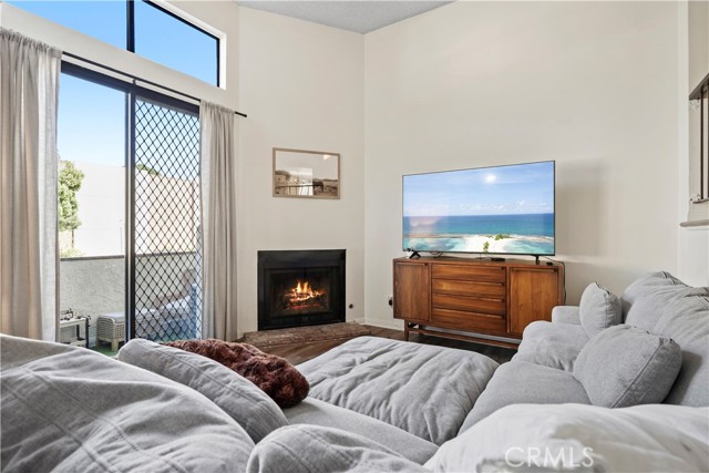 Detail Gallery Image 11 of 53 For 19355 Sherman Way #41,  Reseda,  CA 91335 - 2 Beds | 2/1 Baths