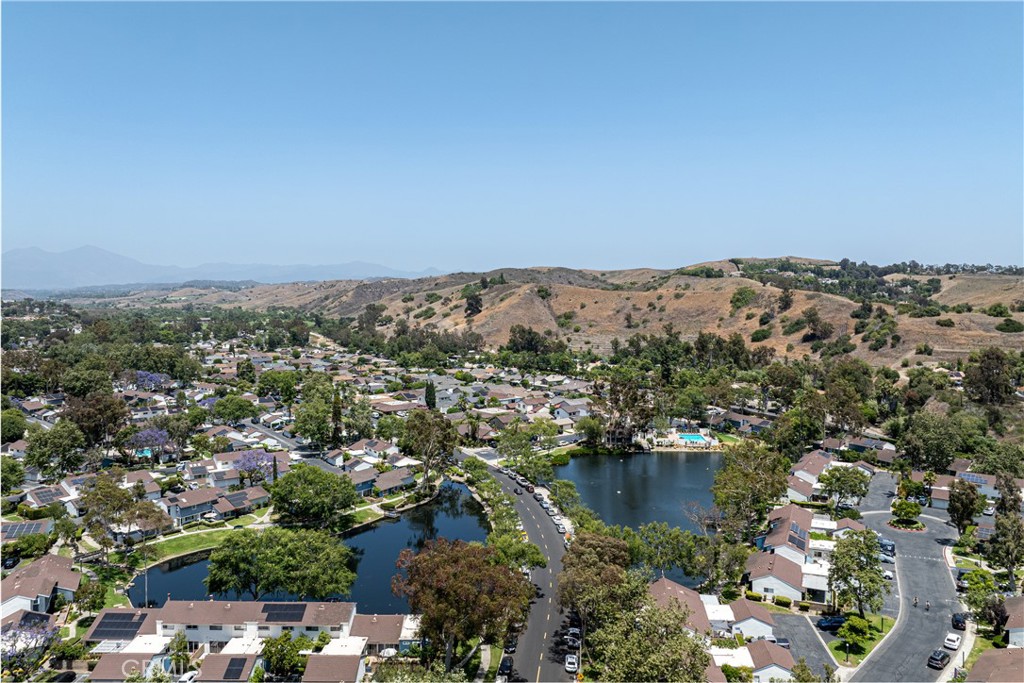 https://media.crmls.org/medias/0f67a55b-5492-43a0-8665-6a17dcd9401a.jpg?preset=X-Large