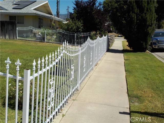 1676 Dumbarton Avenue, San Bernardino CA: https://media.crmls.org/medias/0f67c5ba-c69c-4834-a085-58e2bed3697f.jpg