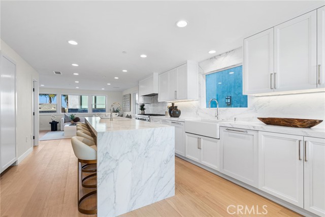 105 A Surfside Avenue, Surfside CA: https://media.crmls.org/medias/0f680910-c36a-49d8-8e6d-d02ac5a794af.jpg