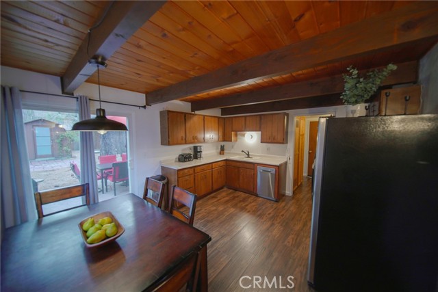 Detail Gallery Image 6 of 25 For 404 W Mojave Bld, Big Bear City,  CA 92314 - 3 Beds | 1/1 Baths