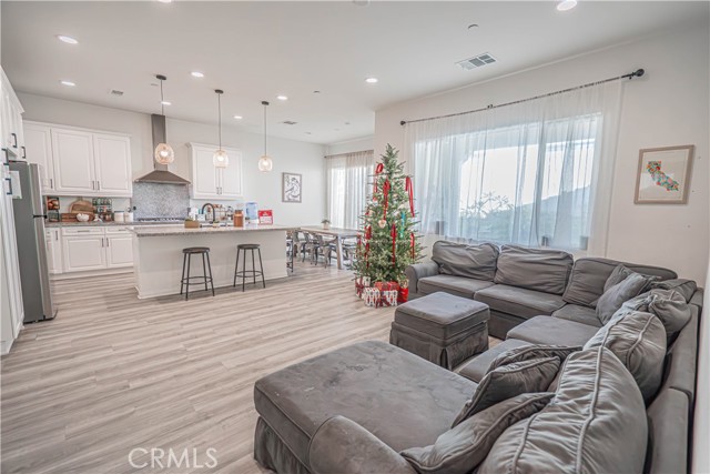 Detail Gallery Image 20 of 44 For 2111 Seville, Santa Paula,  CA 93060 - 4 Beds | 2/1 Baths