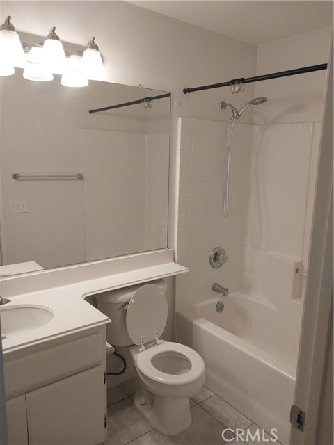 Detail Gallery Image 13 of 18 For 935 Redtail Dr, Corona,  CA 92879 - 4 Beds | 2/1 Baths