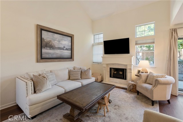 Detail Gallery Image 5 of 37 For 229 Windsong Ct, Azusa,  CA 91702 - 3 Beds | 3 Baths