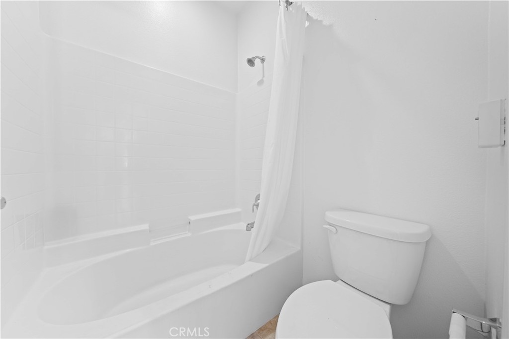 https://media.crmls.org/medias/0f69c2e3-b522-4f4b-8b69-abcead4cc5fa.jpg?preset=X-Large