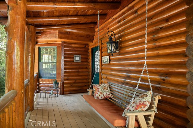 27492 Cedarwood Court, Lake Arrowhead CA: https://media.crmls.org/medias/0f69cec1-363c-4eec-bc32-b3d72a2ec16a.jpg