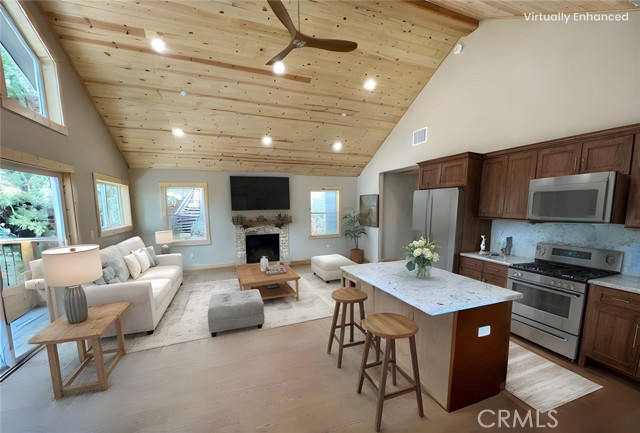 810 Villa Grove Avenue, Big Bear City CA: https://media.crmls.org/medias/0f69e957-ef41-458b-be9b-542b25c4ce17.jpg