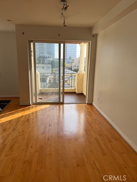 1241 S Westgate Avenue, Los Angeles CA: https://media.crmls.org/medias/0f6a907f-def1-4158-b475-5e5f282a0d91.jpg