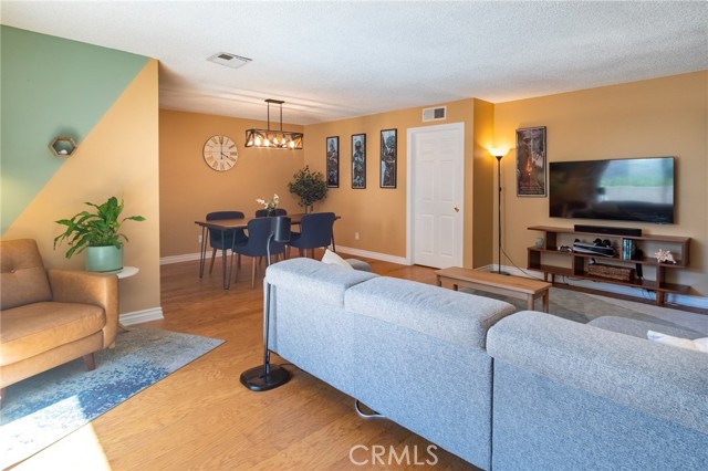 Detail Gallery Image 9 of 27 For 5055 Coldwater Canyon Ave #108,  Sherman Oaks,  CA 91423 - 2 Beds | 2 Baths