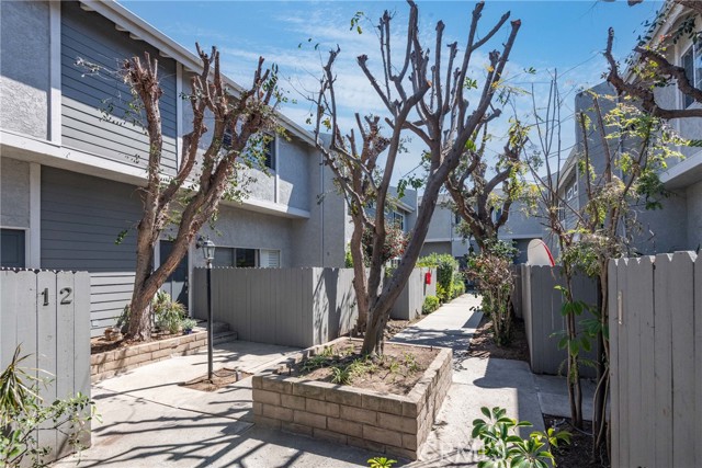 Peaceful courtyard of 2112 Warfield to meet your friendly neighbors