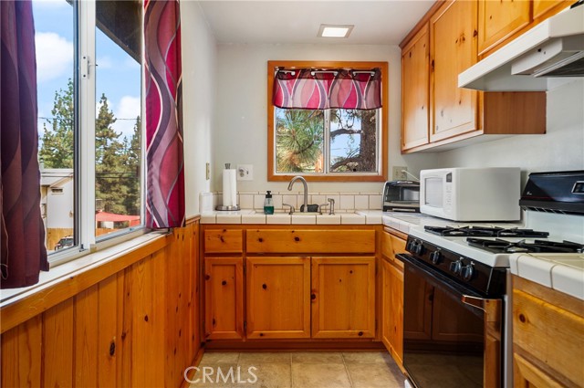 Detail Gallery Image 9 of 48 For 758 Jeffries Rd, Big Bear Lake,  CA 92315 - 3 Beds | 2 Baths