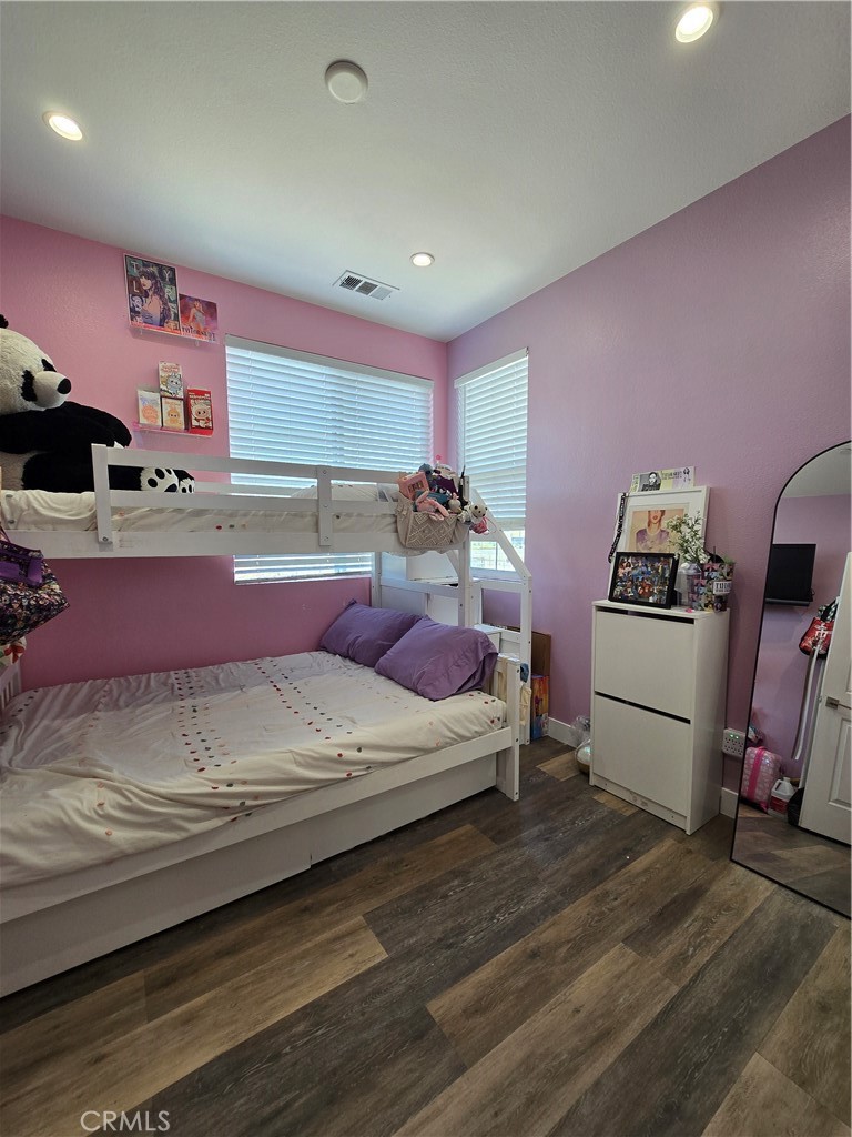 https://media.crmls.org/medias/0f6c6663-26ae-47a9-9e99-f91426cca18c.jpg?preset=X-Large