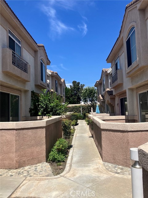 Detail Gallery Image 3 of 22 For 1044 N Turner Ave #207,  Ontario,  CA 91764 - 3 Beds | 2/1 Baths