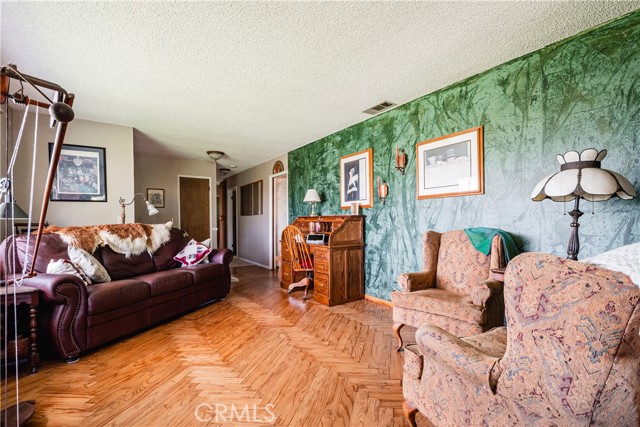 5535 Charlotte Lane, Jurupa Valley CA: https://media.crmls.org/medias/0f6cea7d-cce4-4d8e-903e-c519660f601b.jpg
