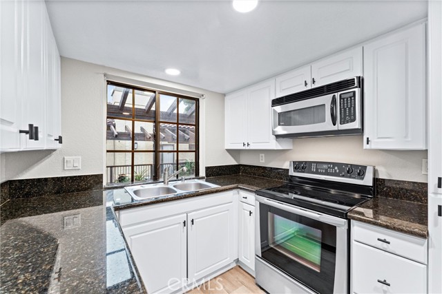 25641 Indian Hill Lane, Laguna Hills CA: https://media.crmls.org/medias/0f6d4579-9147-4eed-90fe-49ab4daf58fd.jpg