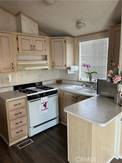 Detail Gallery Image 6 of 12 For 630 S Maple St #49,  Montebello,  CA 90640 - 1 Beds | 1 Baths