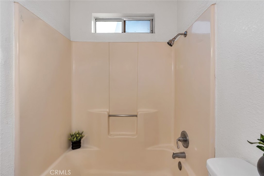 https://media.crmls.org/medias/0f6dcb99-c7ec-4ab2-ae1b-c17434437d31.jpg?preset=X-Large