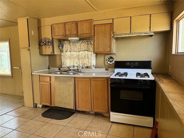 Detail Gallery Image 4 of 10 For 640 Apache, Perris,  CA 92570 - 3 Beds | 1 Baths