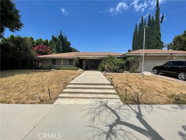 Detail Gallery Image 1 of 19 For 19923 Blackhawk St, Chatsworth,  CA 91311 - 4 Beds | 3/1 Baths