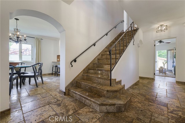 Detail Gallery Image 14 of 63 For 516 E Stocker St, Glendale,  CA 91207 - 4 Beds | 3 Baths