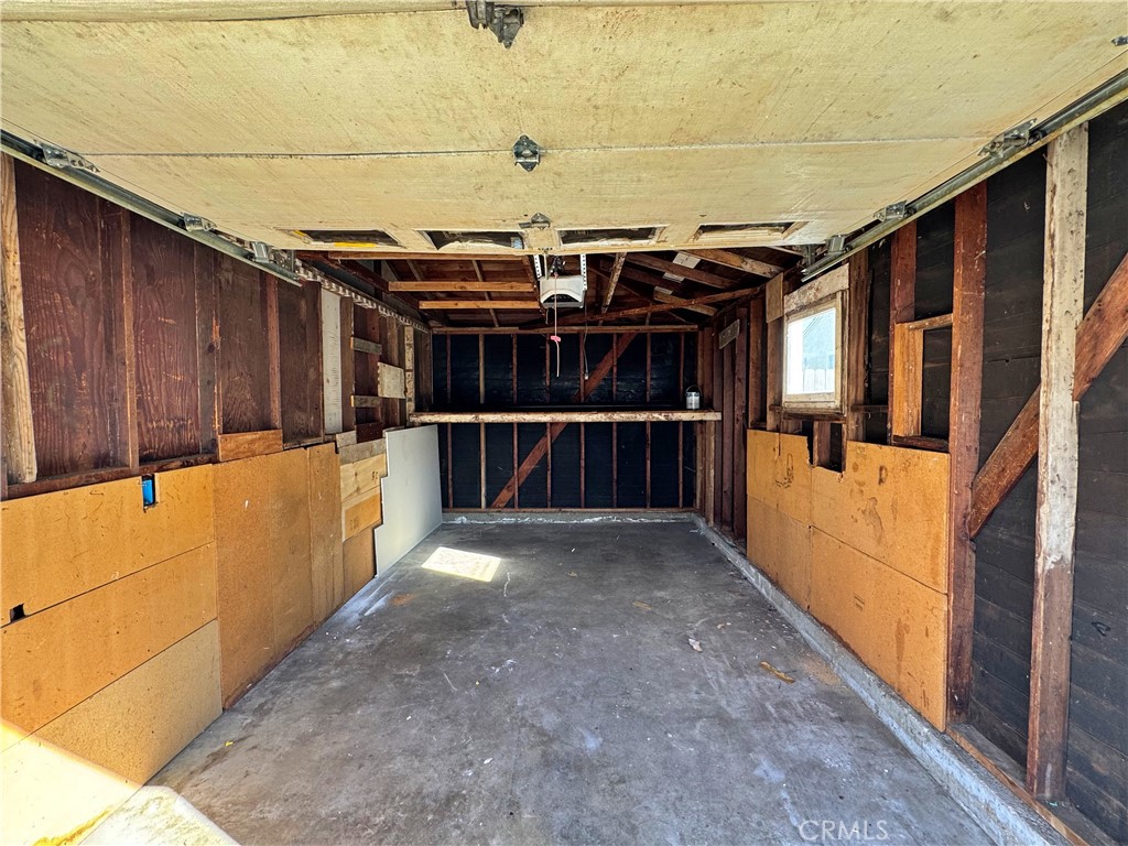 https://media.crmls.org/medias/0f6fe383-0695-4e6a-90e5-3ec091deeb4e.jpg?preset=X-Large