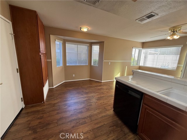 Detail Gallery Image 11 of 21 For 23708 Cork Oak, Murrieta,  CA 92562 - 3 Beds | 2/1 Baths