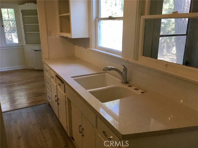 11958 Sarah Street, Valley Village CA: https://media.crmls.org/medias/0f704d94-413b-4474-acaf-02430c91b194.jpg