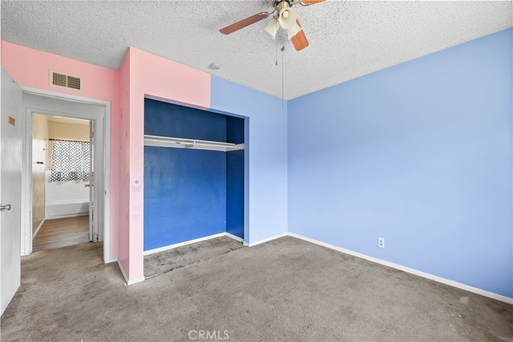 https://media.crmls.org/medias/0f7073be-d289-411a-a676-ec01ed4fad32.jpg?preset=X-Large