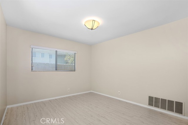 2155 Barclay Court, Santa Ana CA: https://media.crmls.org/medias/0f708354-ac14-49b3-bcc8-2130ec308dd2.jpg