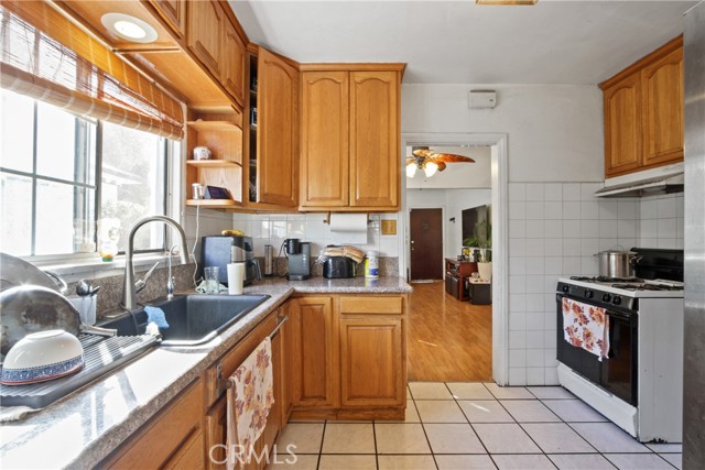 Detail Gallery Image 4 of 11 For 305 E 52nd St, Long Beach,  CA 90805 - 2 Beds | 1 Baths