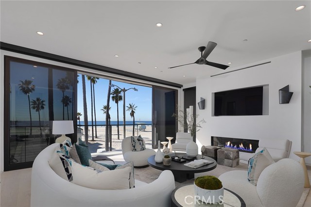 3011 Ocean Front Walk, Venice CA: https://media.crmls.org/medias/0f720732-f97e-4706-a17c-53dc287cac53.jpg