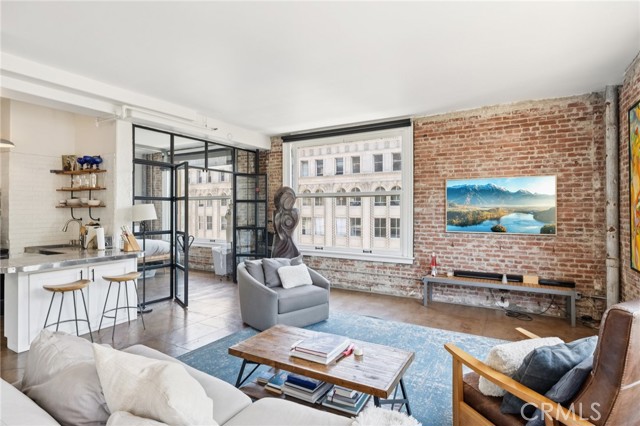 215 W 7th Street, Los Angeles CA: https://media.crmls.org/medias/0f72e6af-a27d-46d5-9121-53c69e826ae3.jpg