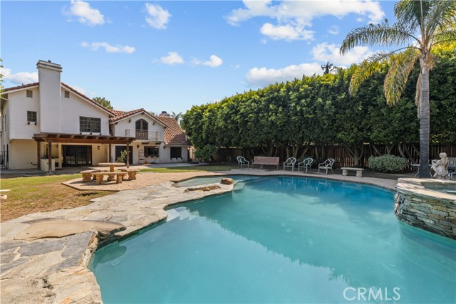 19613 Hiawatha Street, Chatsworth CA: https://media.crmls.org/medias/0f7336f3-9b48-4168-ab7c-c71133ed03bf.jpg