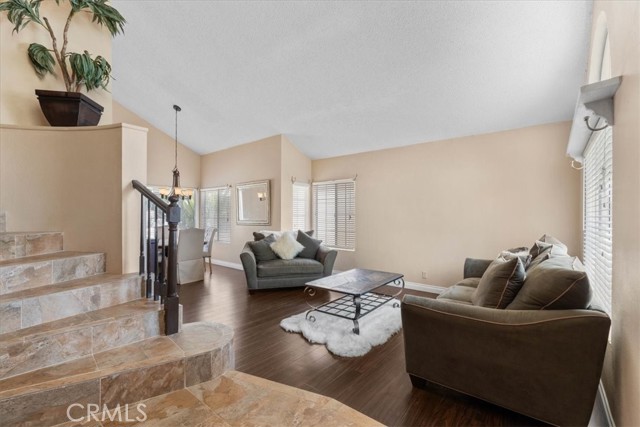 Detail Gallery Image 5 of 46 For 10197 via Apolina, Moreno Valley,  CA 92557 - 4 Beds | 2/1 Baths