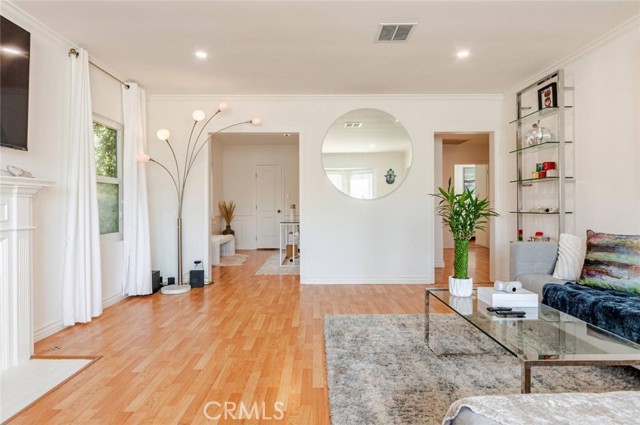 Detail Gallery Image 3 of 28 For 6220 Morella Ave, North Hollywood,  CA 91606 - 3 Beds | 2 Baths